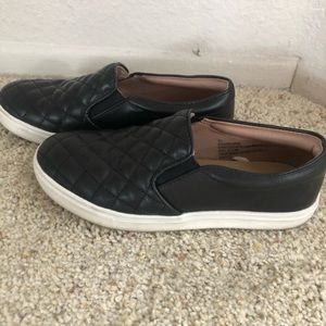 Black Slip-on fake leather shoes